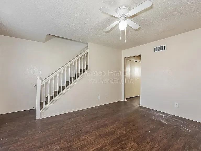 5901 Shadydell Dr - Photo 3 of 12