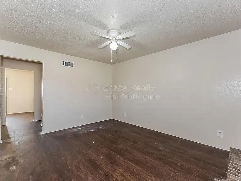 5901 Shadydell Dr - Photo 4 of 12