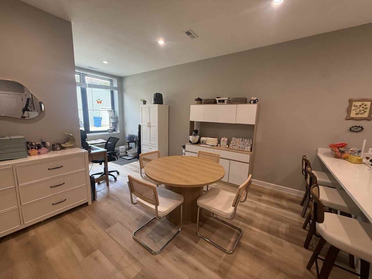 5912 N Nashotah Ave #105 - Photo 3 of 10