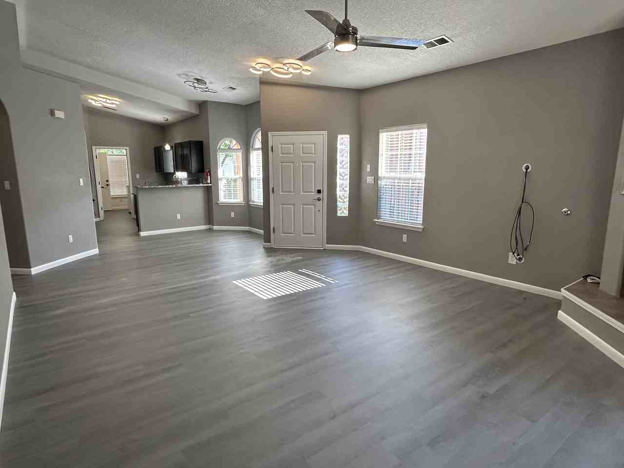 7224 Boxwood Ave Ne #1 - Photo 3 of 20