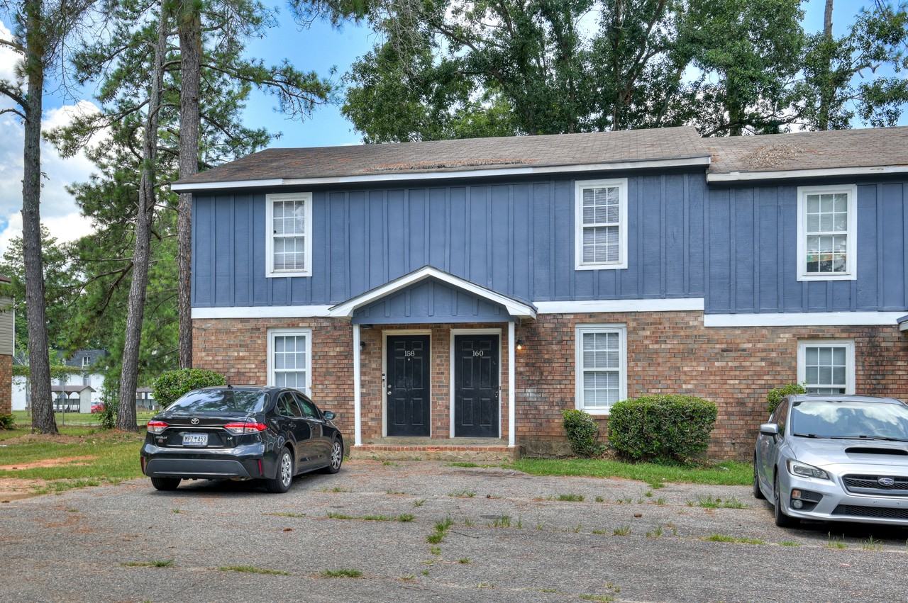 160 Chalet North Ct #160 - Photo 2 of 31
