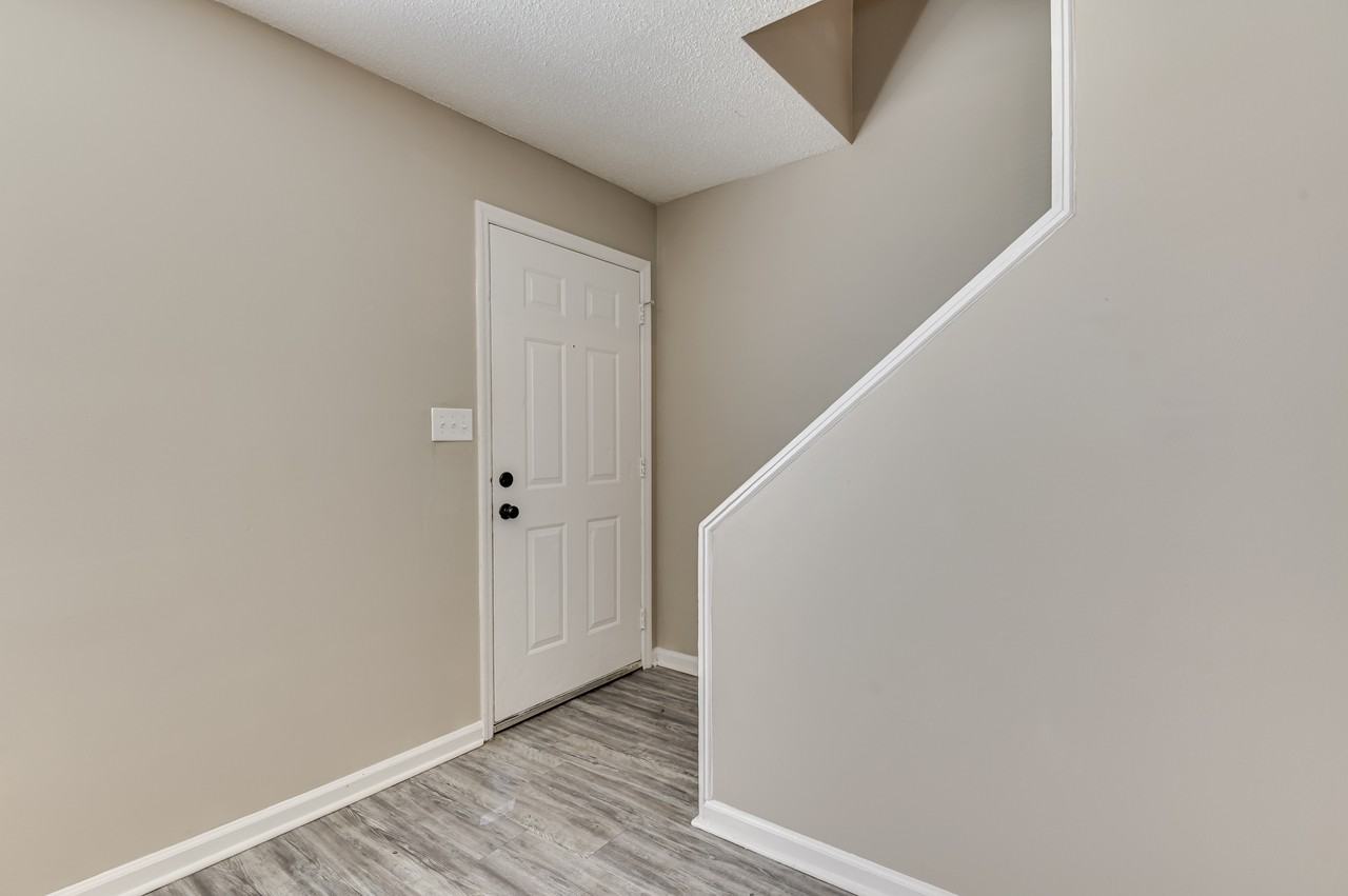 160 Chalet North Ct #160 - Photo 5 of 31
