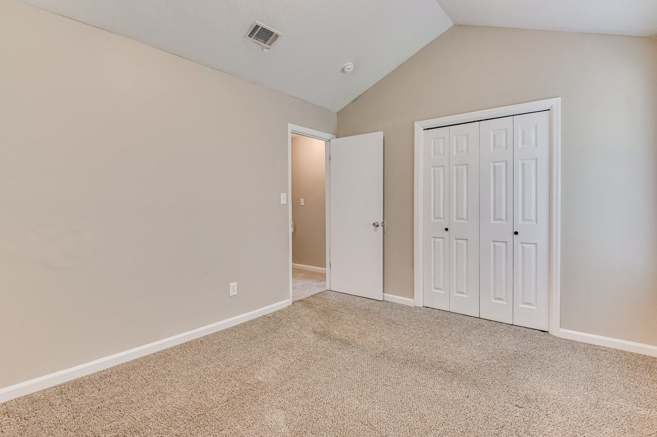 160 Chalet North Ct #160 - Photo 6 of 31