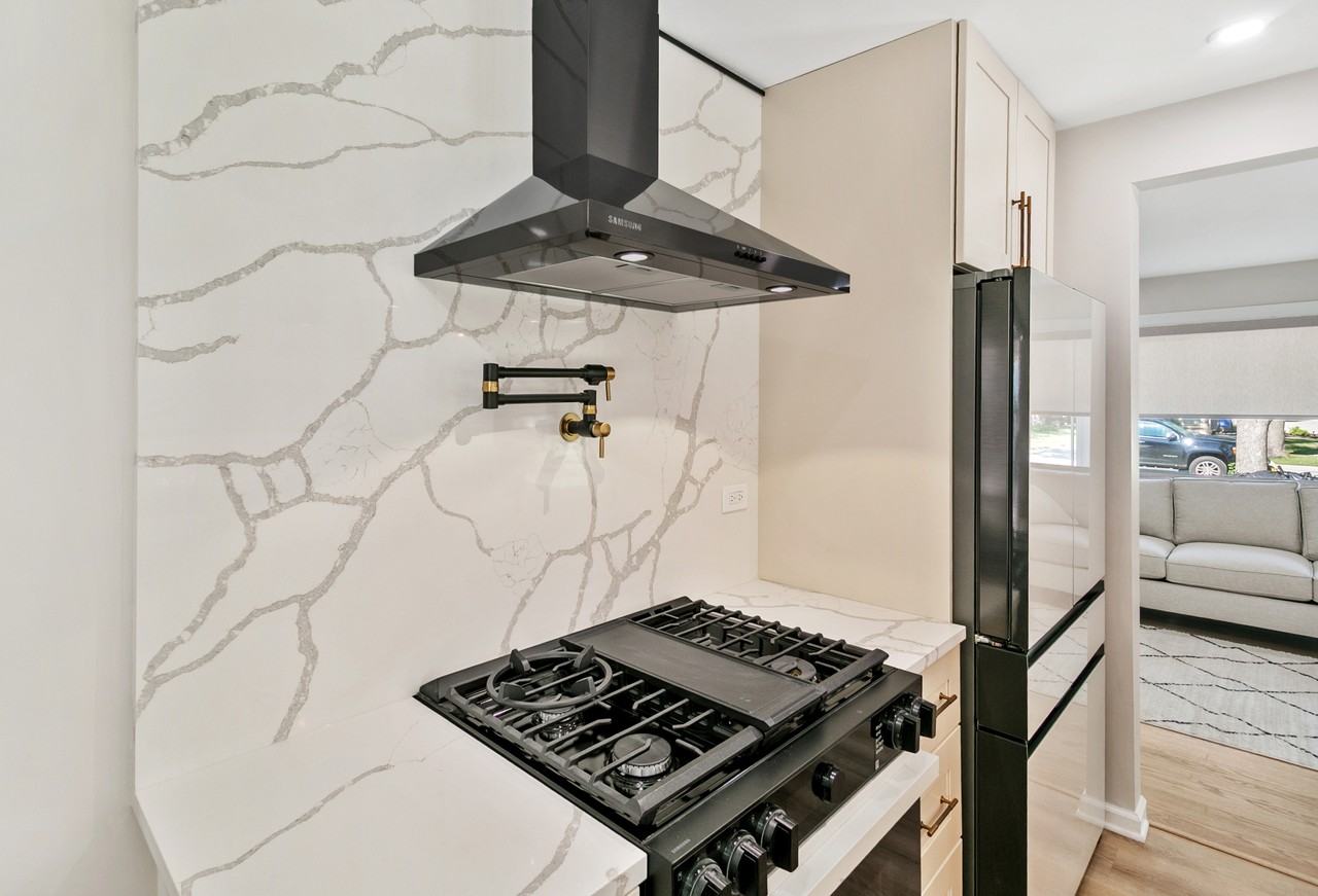 3N425 N Howard Ave #1 - Photo 4 of 41