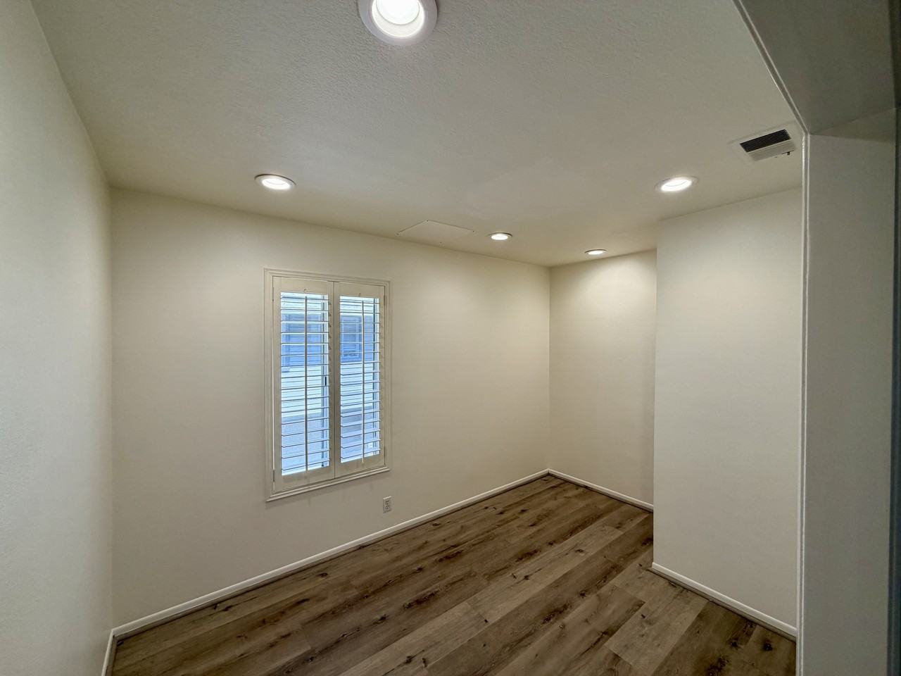 283 S Hudson Ave #20 - Photo 5 of 12