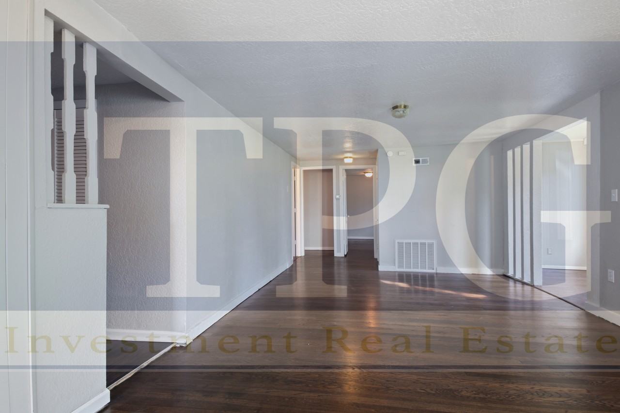 6804 E 66th St #1 - Photo 4 of 50