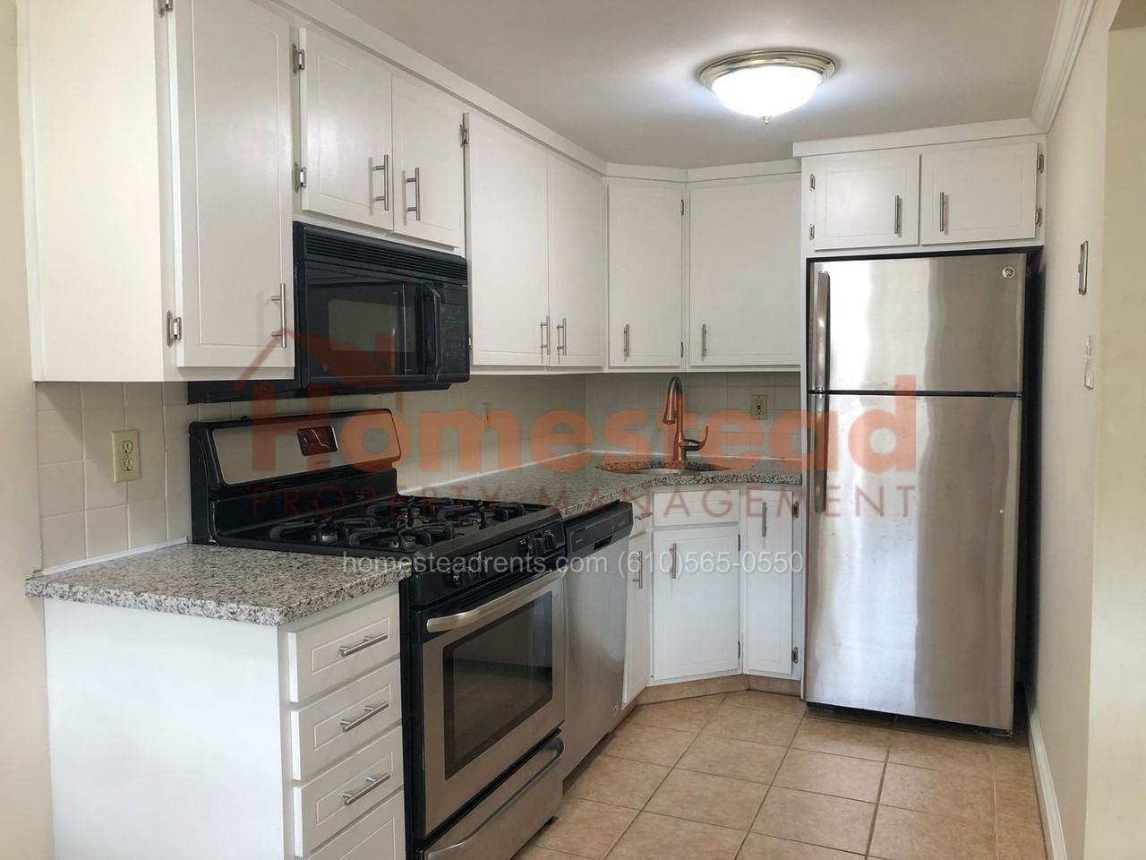288 N Oak Ave - Photo 2 of 21