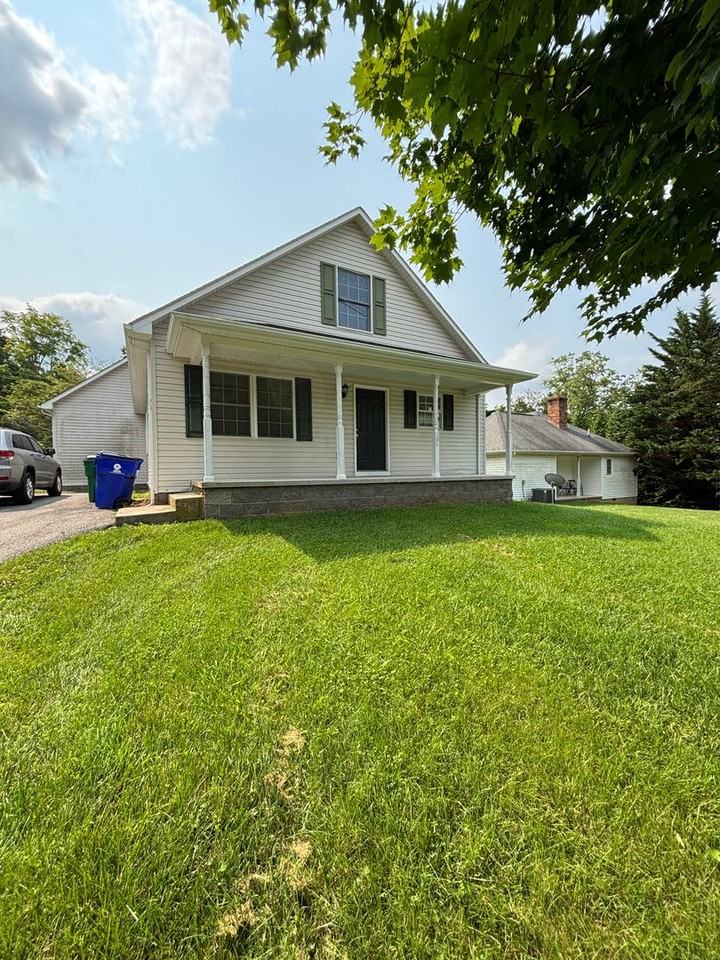 206 Reynolds St - Photo 2 of 17