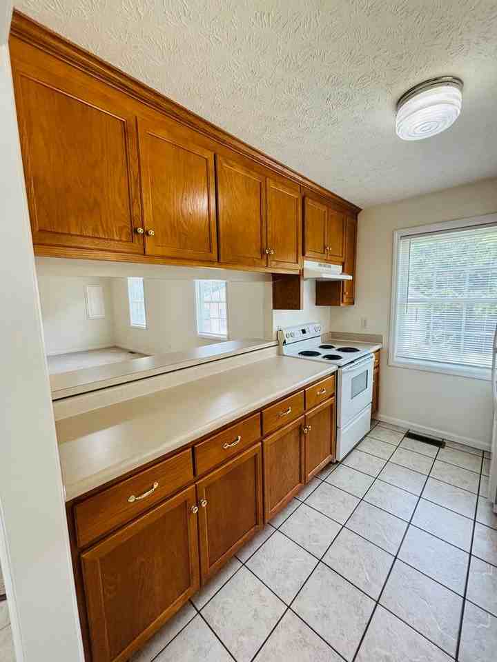 206 Reynolds St - Photo 5 of 17