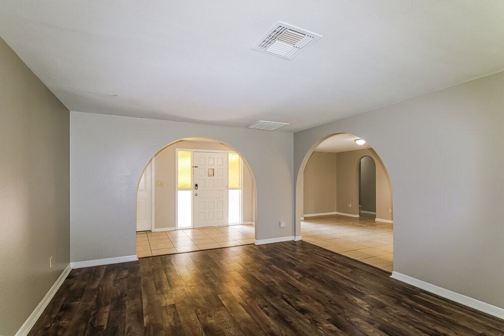 8499 Vicksburg Rd - Photo 4 of 16