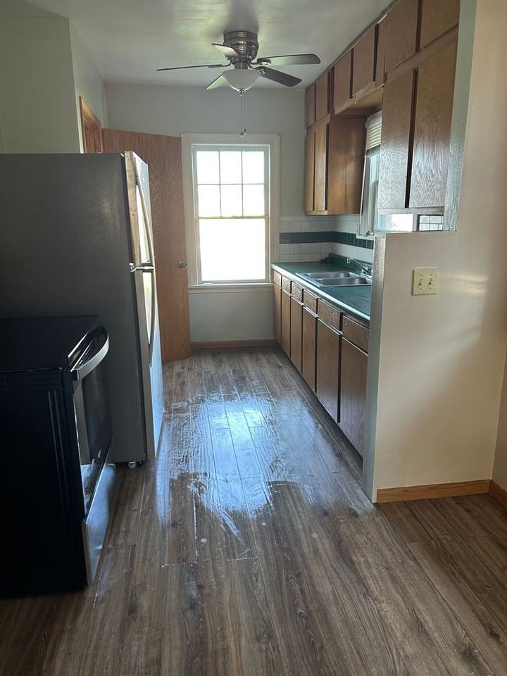 424 14th St - Photo 7 of 12