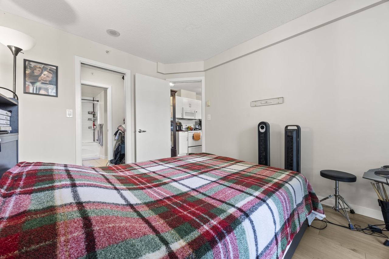 938 Smithe Street #1321 - Photo 7 of 21