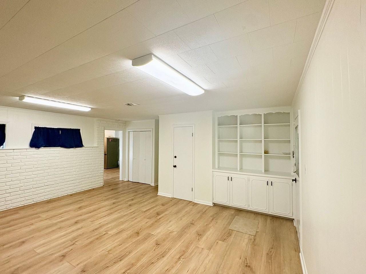 10021 E Tampa Dr - Photo 2 of 10