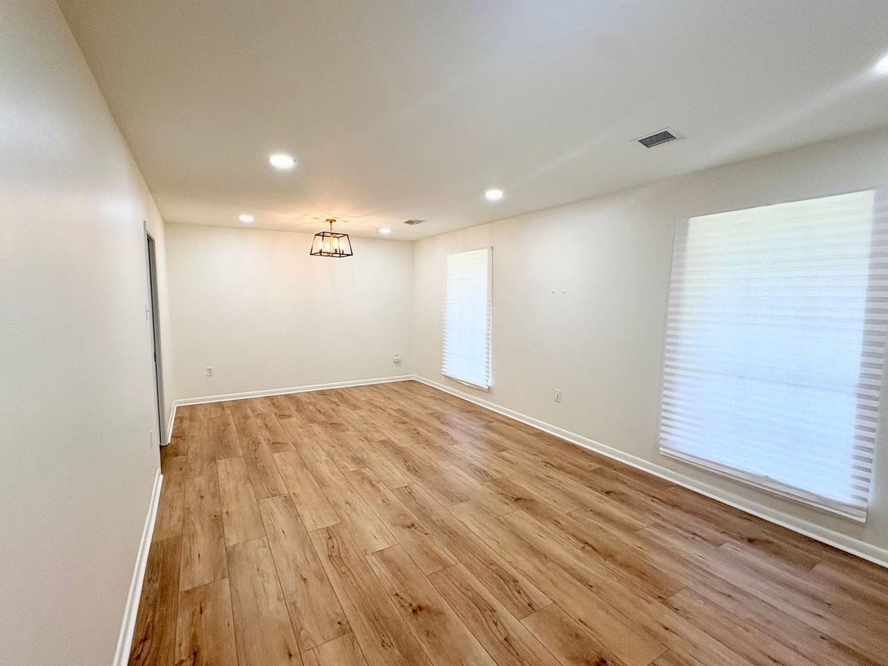 10021 E Tampa Dr - Photo 4 of 10