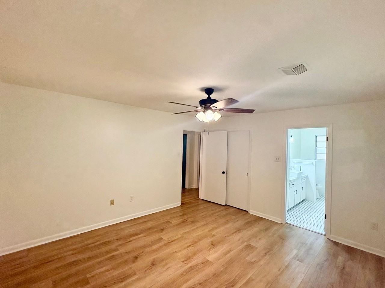 10021 E Tampa Dr - Photo 5 of 10