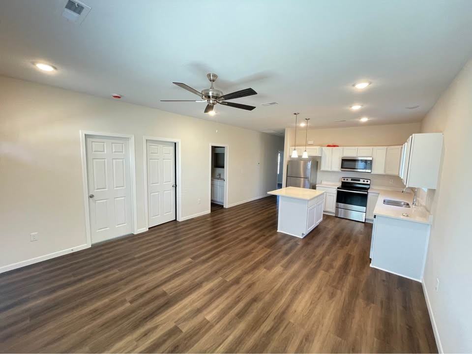 338 W Castle St #1 - Photo 3 of 10