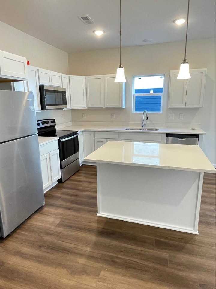 338 W Castle St #1 - Photo 5 of 10
