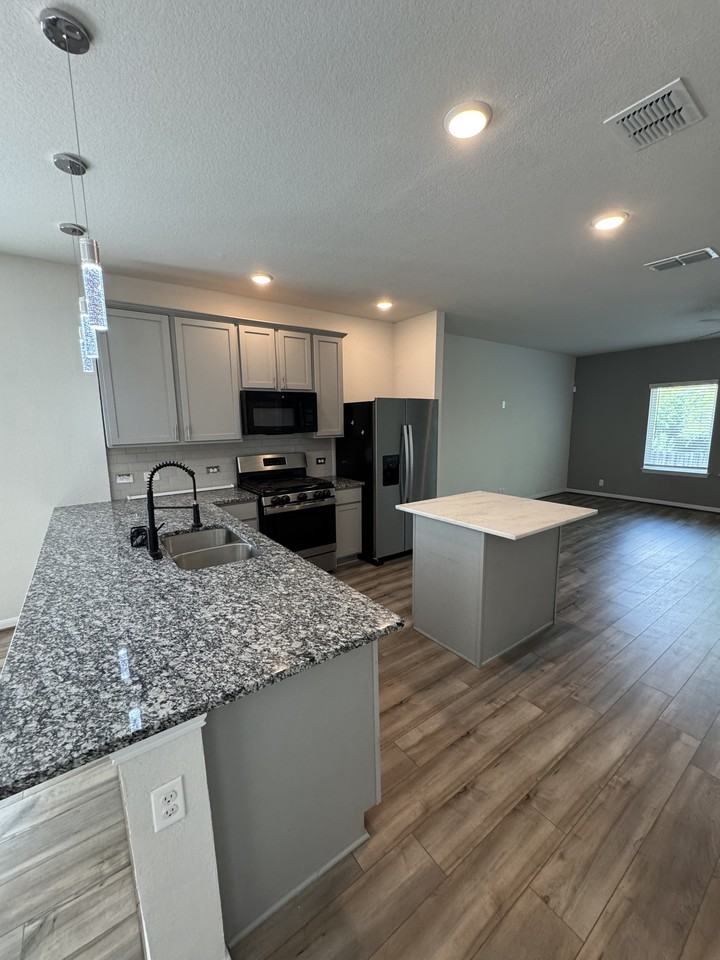 7510 Boxing Elm #1 - Photo 5 of 35
