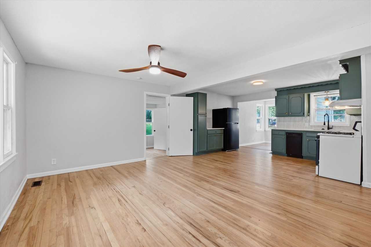 7725 Robinson St #1 - Photo 5 of 28
