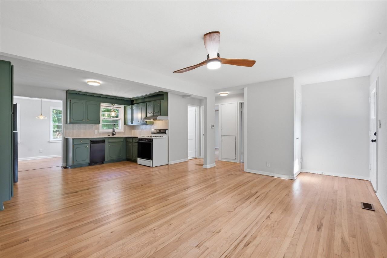 7725 Robinson St #1 - Photo 7 of 28