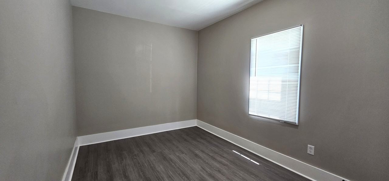 1211 Ne 22nd St #1 - Photo 5 of 10