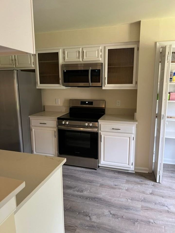 1057 Tottenham Ln - Photo 4 of 14