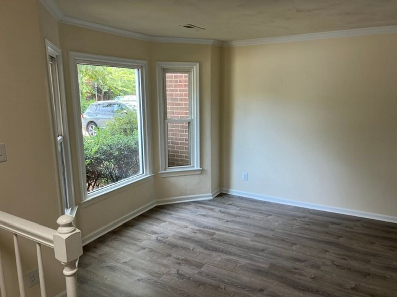 1057 Tottenham Ln - Photo 6 of 14