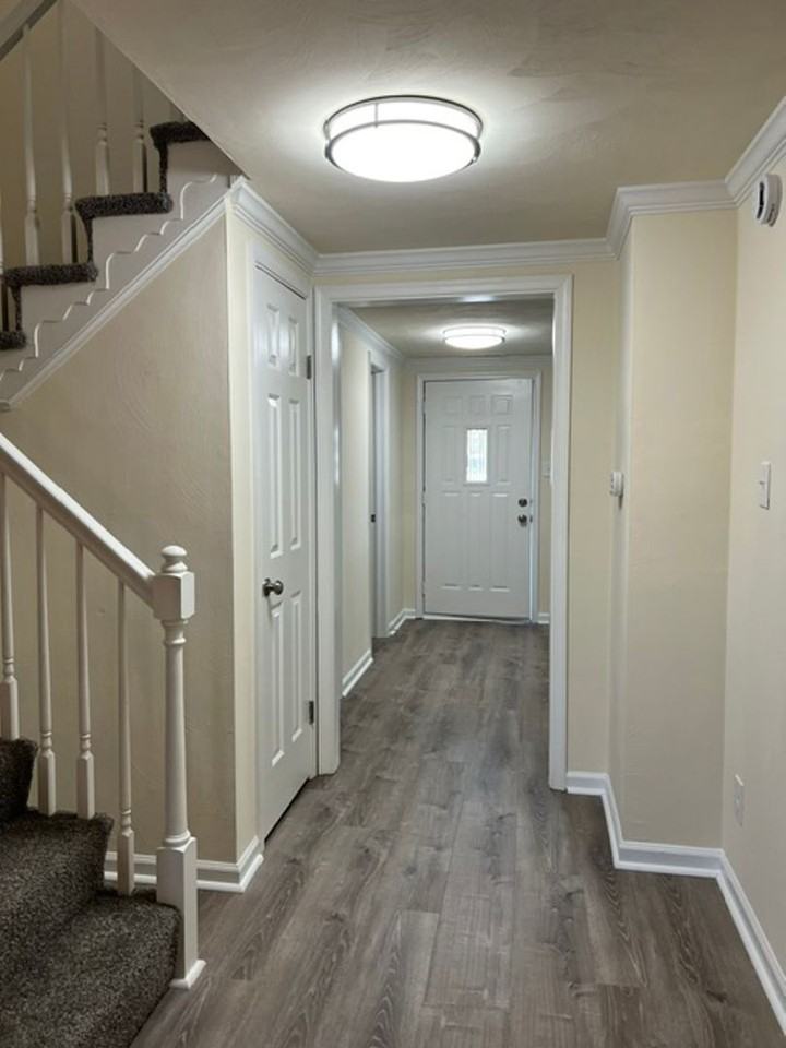 1057 Tottenham Ln - Photo 7 of 14