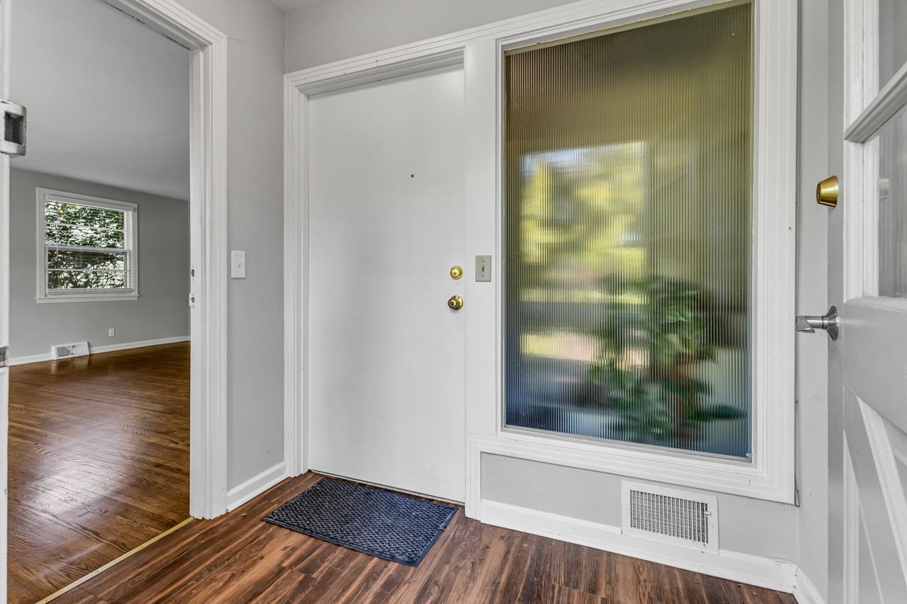 1606B Burton Ave #B - Photo 4 of 17