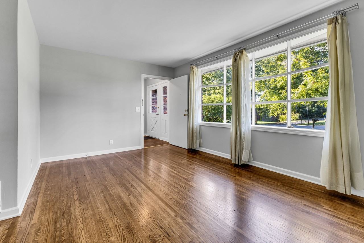1606B Burton Ave #B - Photo 6 of 17
