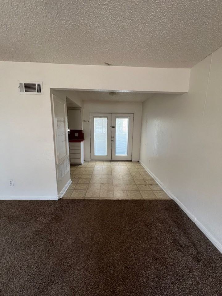2840 Burnett Ave - Photo 4 of 9