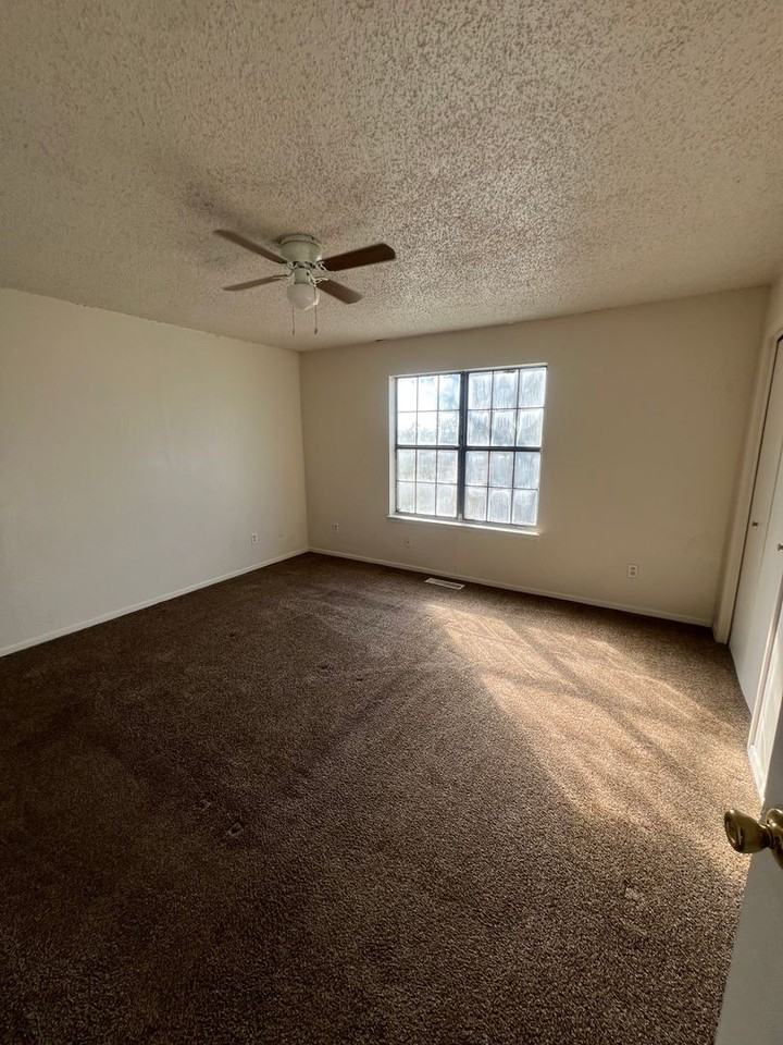 2840 Burnett Ave - Photo 7 of 9