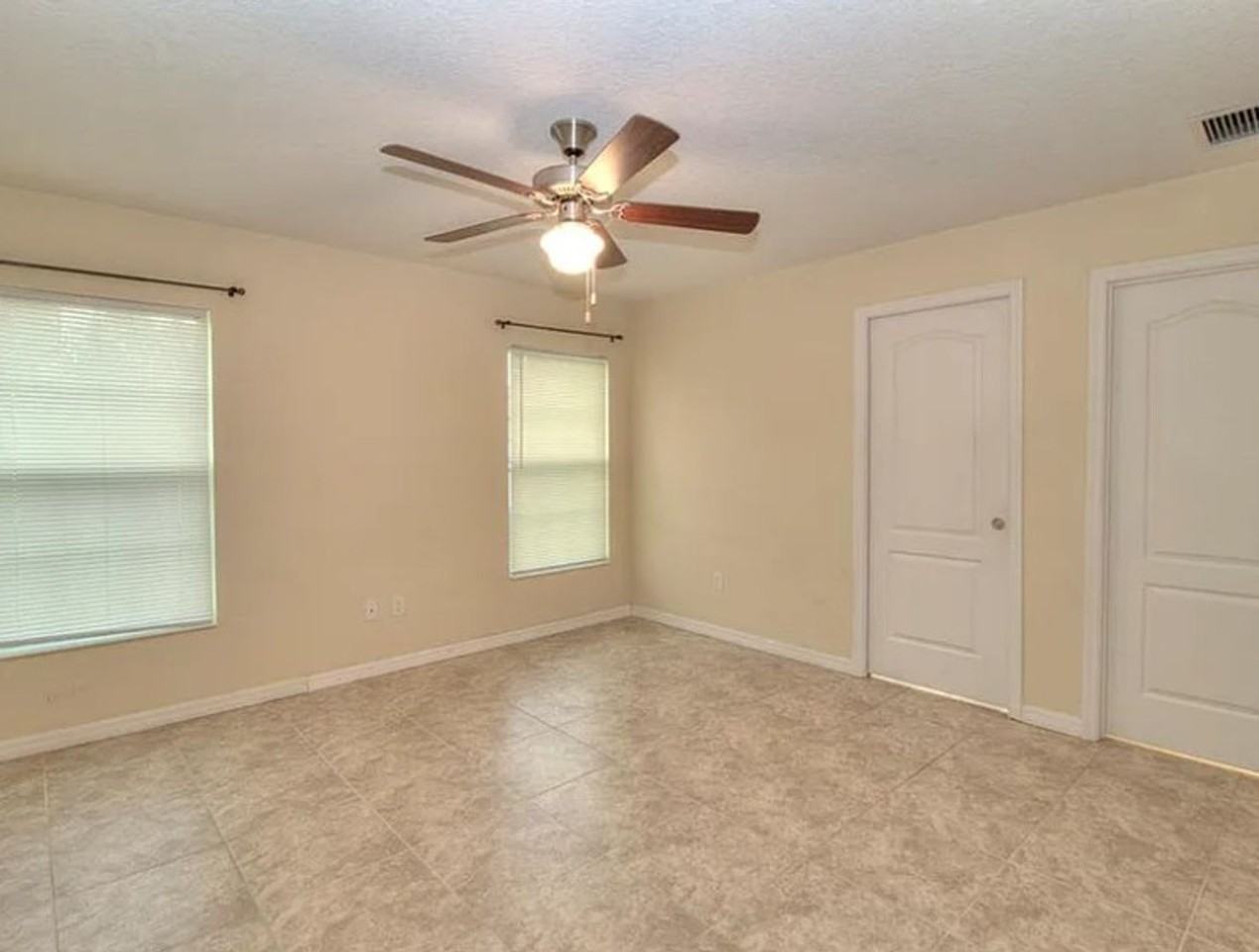 13 Hemlock Trace Ct - Photo 7 of 19