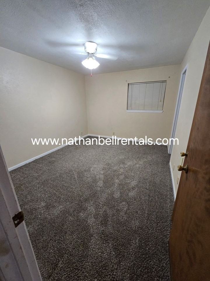 3025 Abbott Ln - Photo 3 of 16