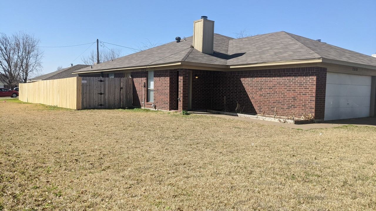 7510 Connie Ln - Photo 2 of 24