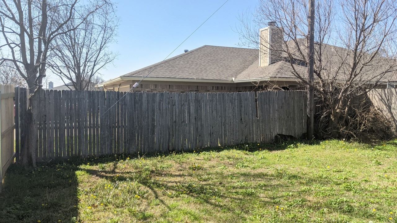 7510 Connie Ln - Photo 3 of 24