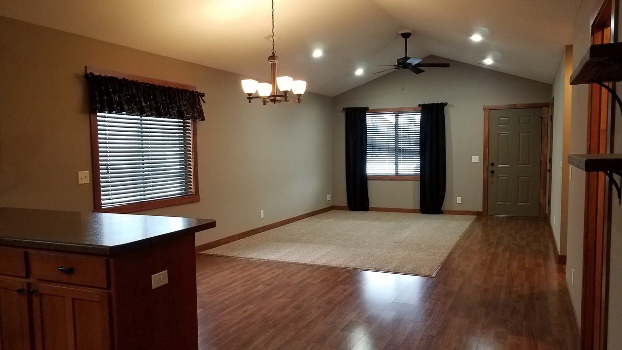 1876 Greenwood Valley Dr - Photo 4 of 20