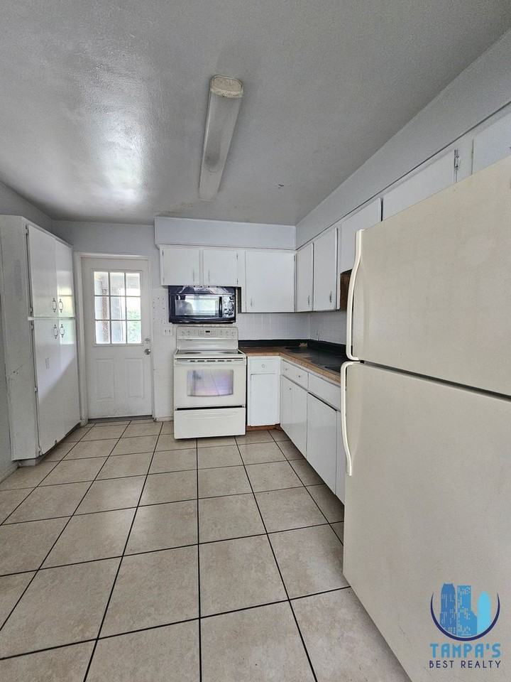 1212 W Marjorie St - Photo 5 of 16