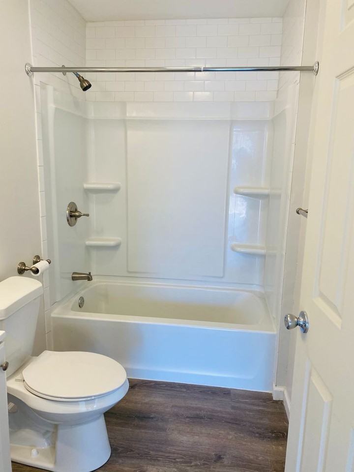 1227 N Eisenhower Dr - Photo 4 of 8