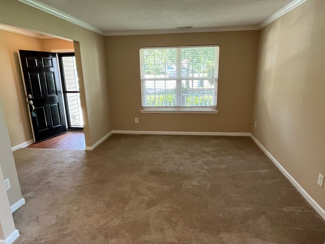 10410 Pickerel Ln - Photo 4 of 28