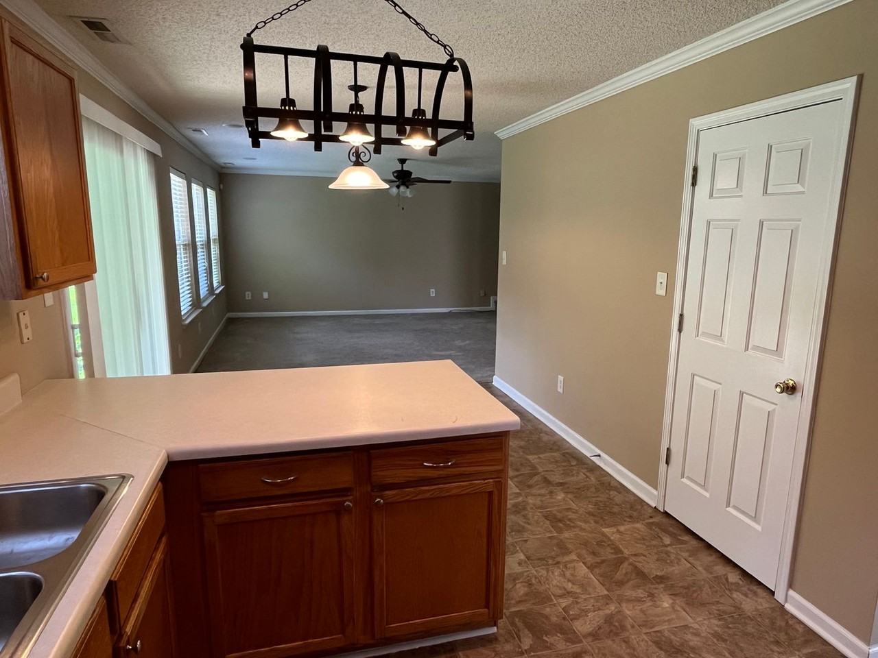 10410 Pickerel Ln - Photo 5 of 28