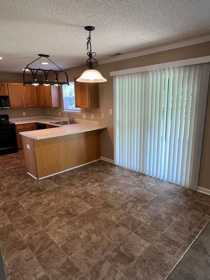 10410 Pickerel Ln - Photo 6 of 28