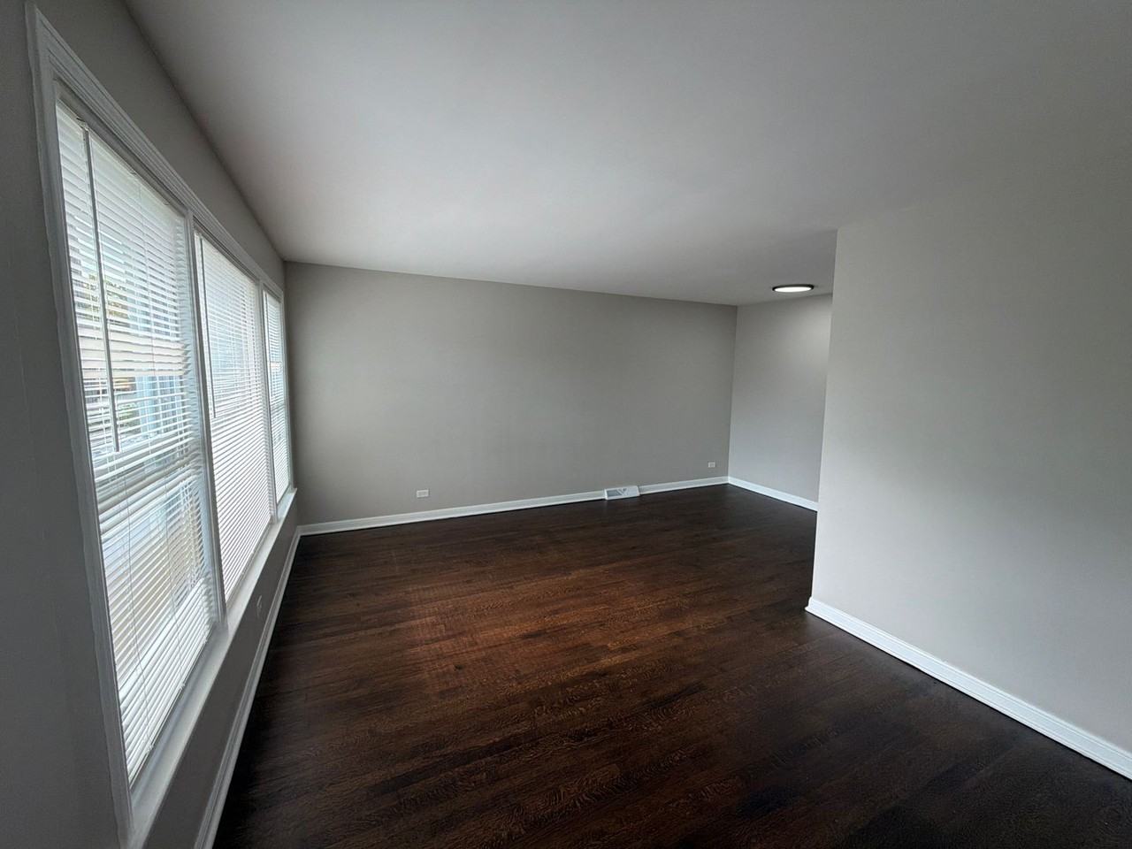 9756 S Lowe Ave - Photo 3 of 17