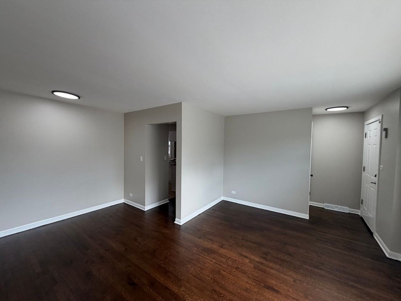 9756 S Lowe Ave - Photo 4 of 17