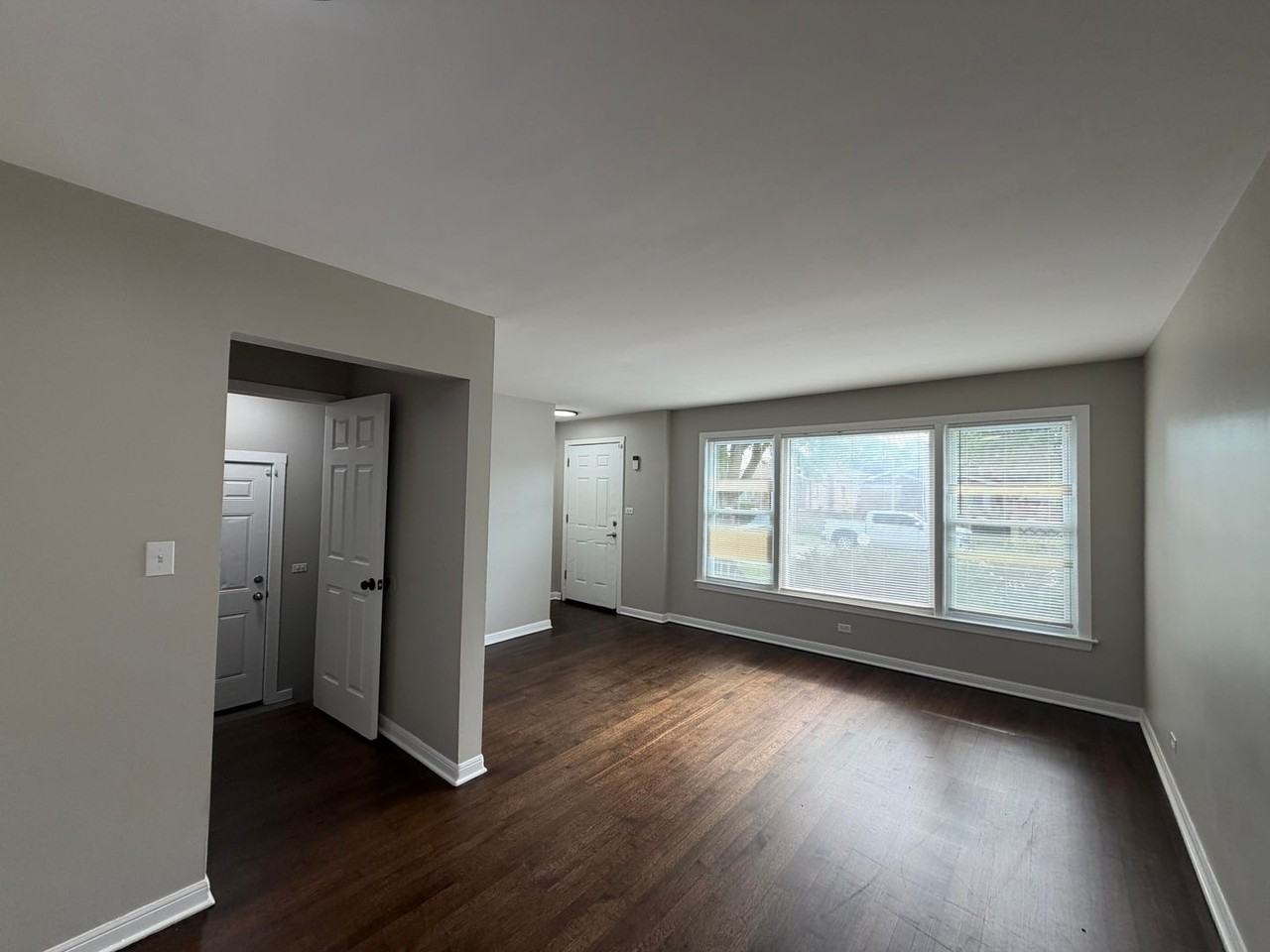 9756 S Lowe Ave - Photo 5 of 17