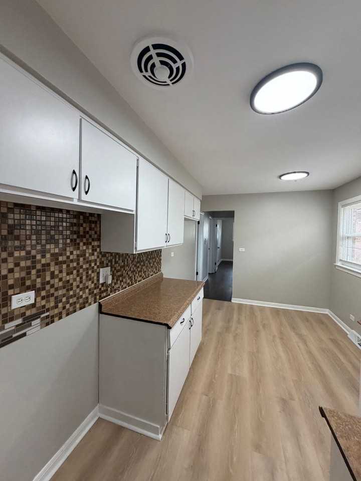 9756 S Lowe Ave - Photo 6 of 17