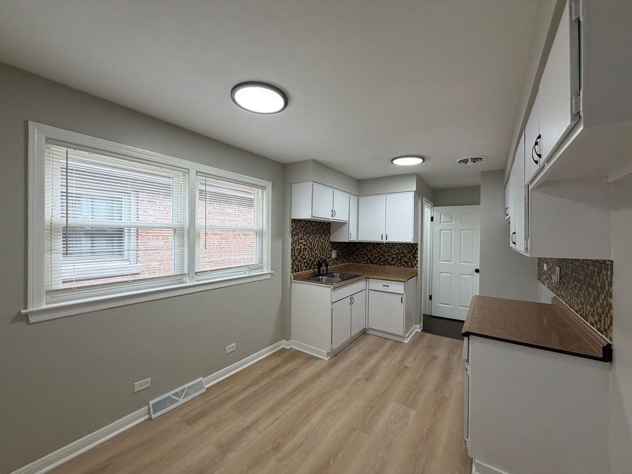 9756 S Lowe Ave - Photo 7 of 17