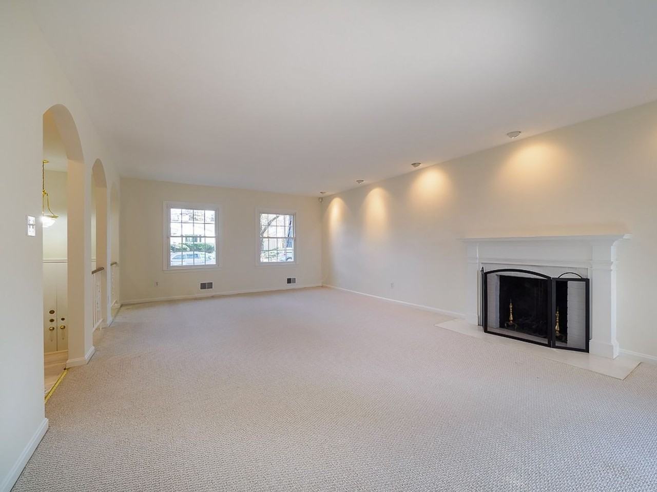 2702 Navarre Dr - Photo 4 of 45