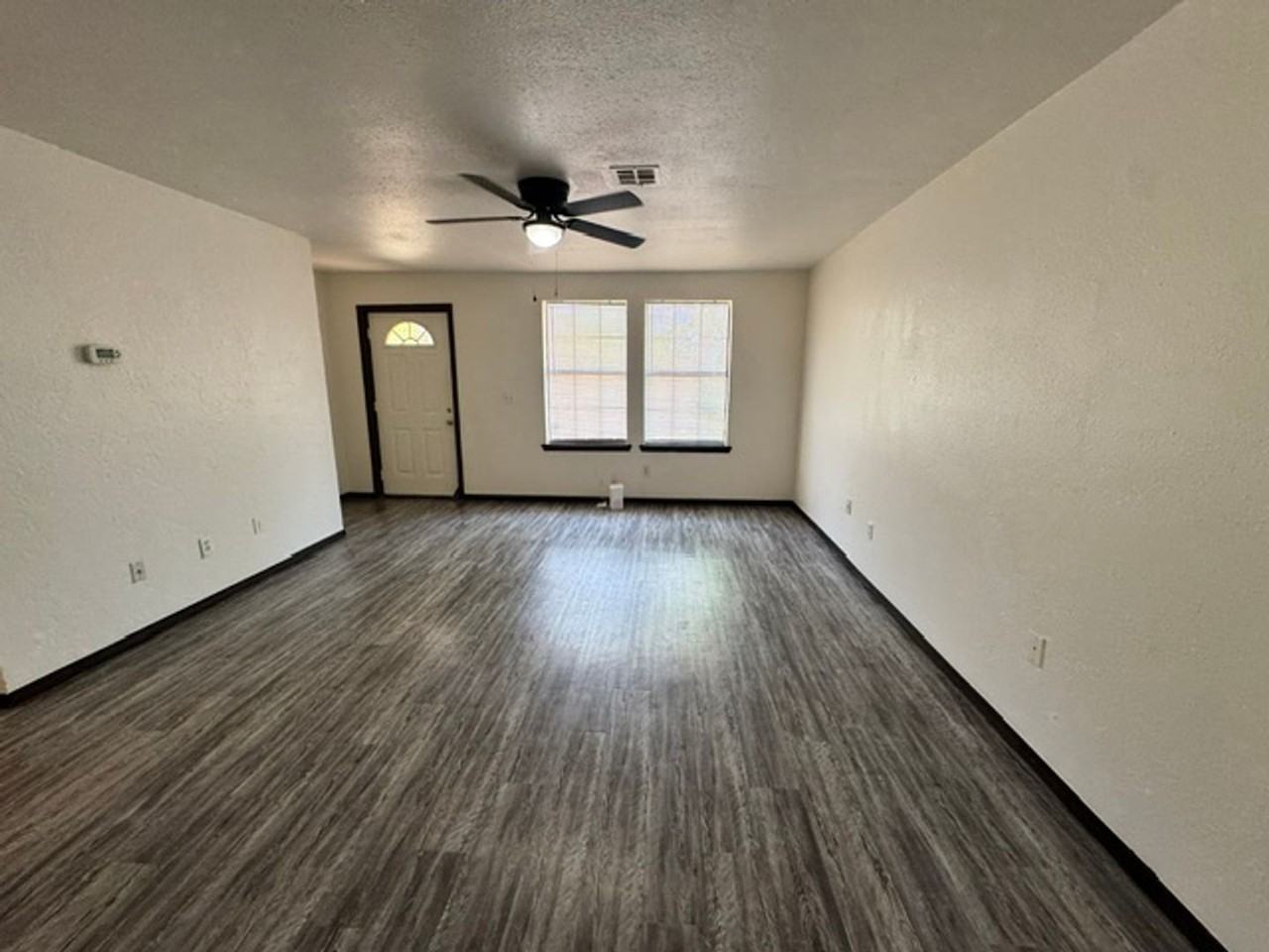 749 Sw 13th St - Photo 2 of 9