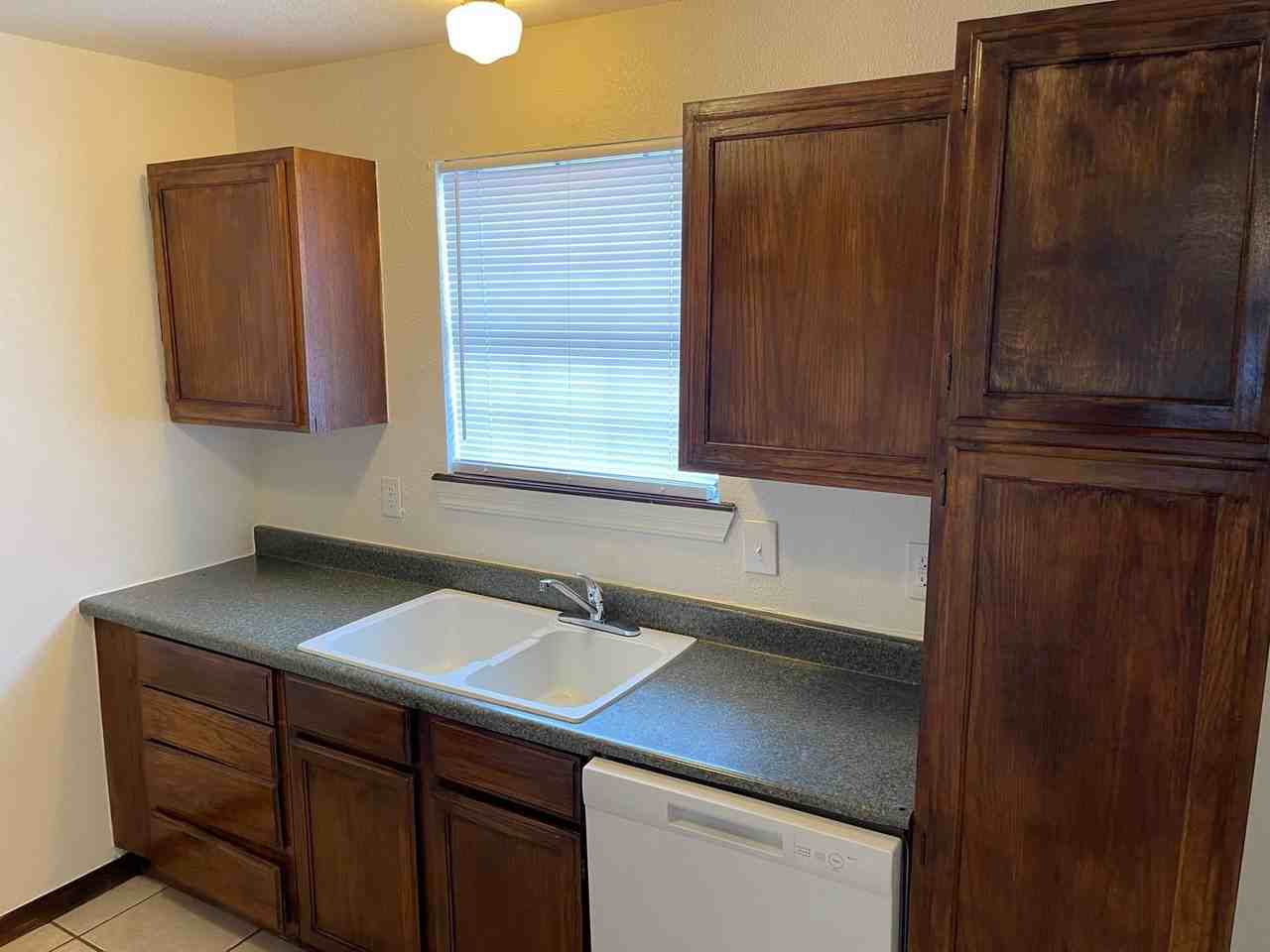 749 Sw 13th St - Photo 5 of 9
